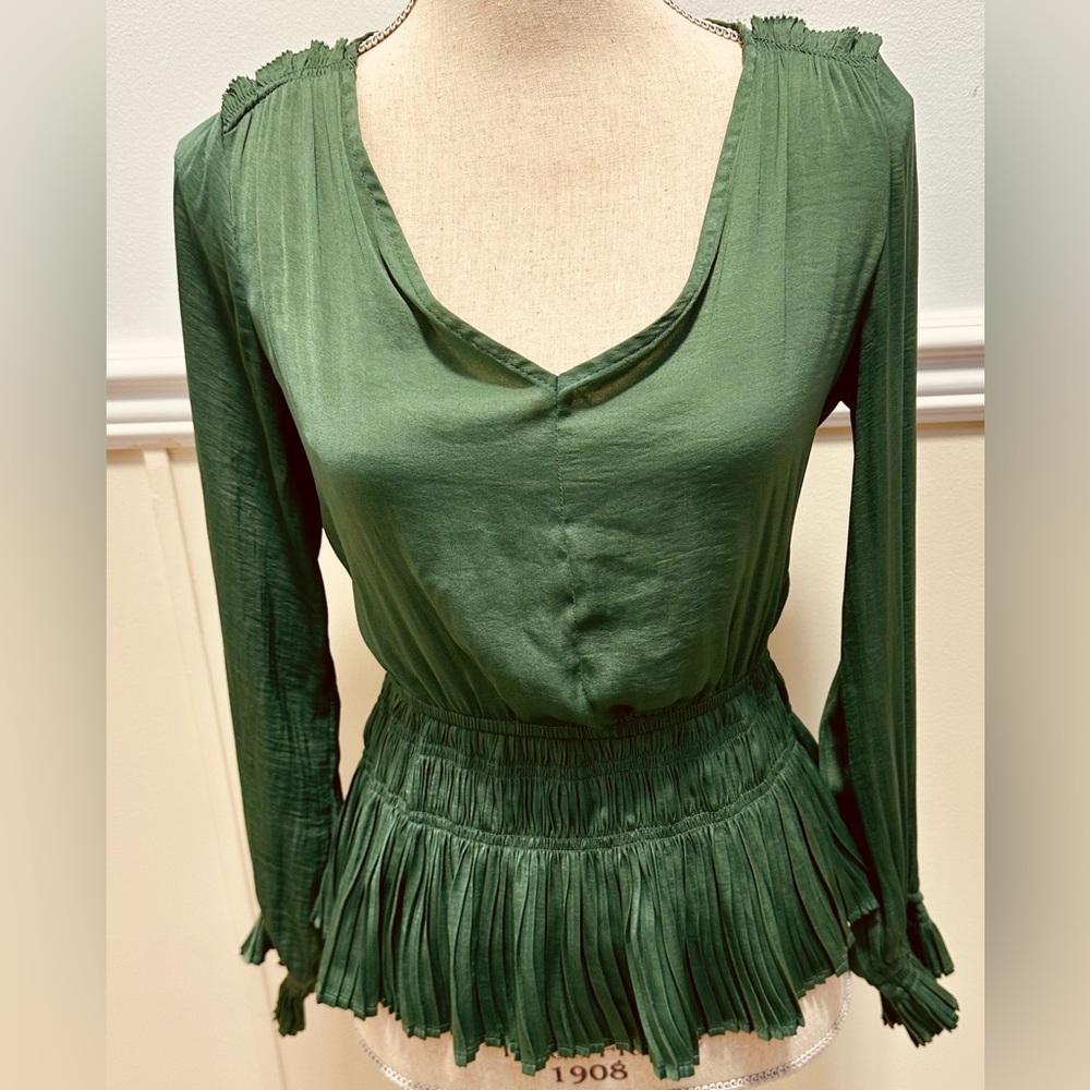 Philosophy Boho Chic Satin Green Ruffled Top S Long Sleeve Romantic